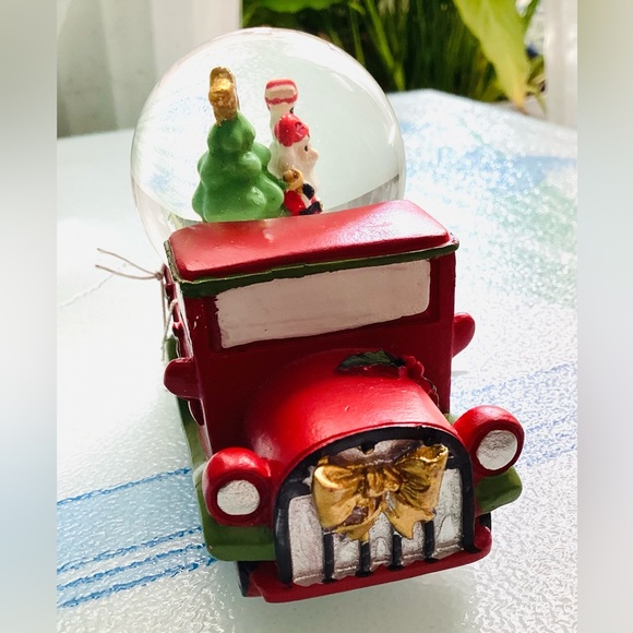 NEW Signature truck with Christmas tree and Santa in water/snow ball - Picture 3 of 5